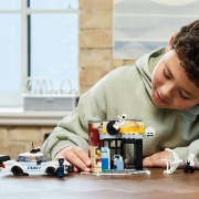 Imagine LEGO SUPER HEROES SPIDER-VERSE: MILES MORALES VS. SPOT 76311