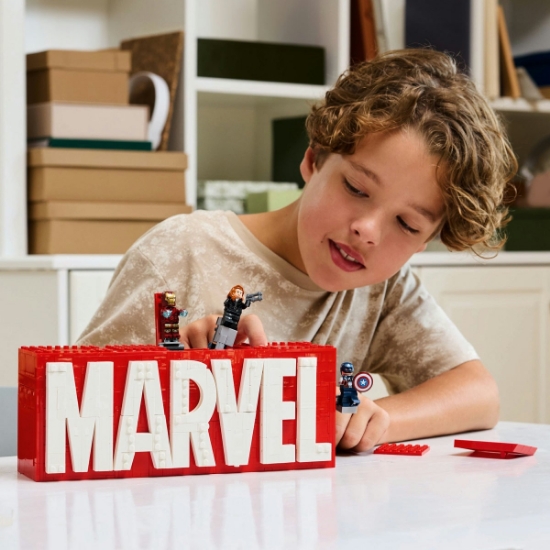 Imagine Lego Super Heroes Sigla și minifigurine Marvel 76313