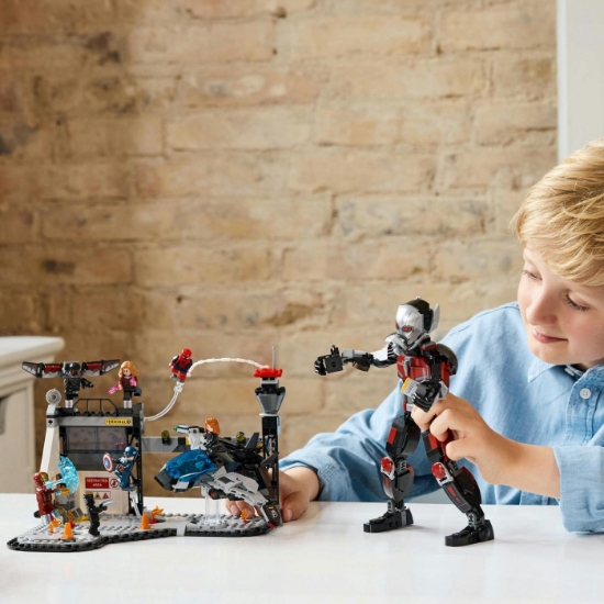 Imagine Lego Super Heroes Bătălia din Captain America: Civil War 76314