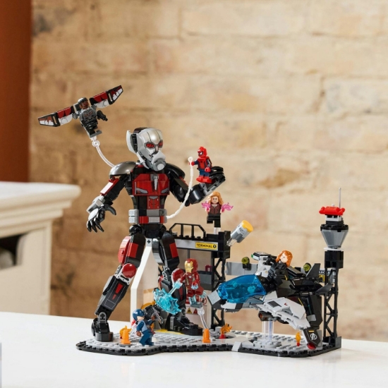Imagine Lego Super Heroes Bătălia din Captain America: Civil War 76314
