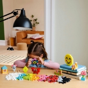 Imagine LEGO CLASSIC CUTIA CREATIVITATII SI A VESELIEI 11042