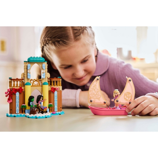 Imagine LEGO Wicked Glinda, Elphaba și Nessarose la Universitatea Shiz 75681