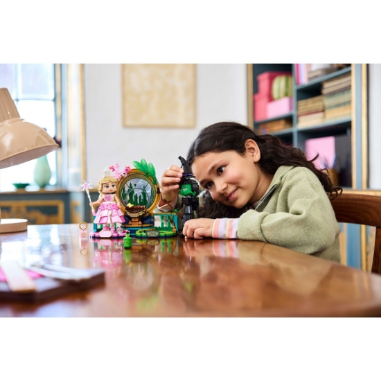 Imagine LEGO Wicked Figurinele Elphaba și Glinda 75682