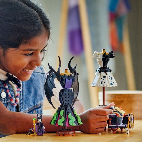 Imagine LEGO Disney Rochiile lui Maleficent și Cruella de Vil 43262