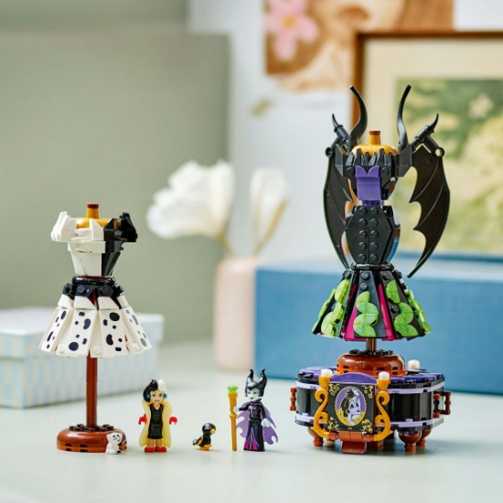 Imagine LEGO Disney Rochiile lui Maleficent și Cruella de Vil 43262