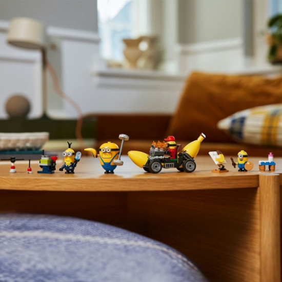 Imagine LEGO Despicable Me4 Minionii și mașina banană 75580