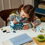Imagine LEGO DESPICABLE ME4 AUTOBUZUL DE PETRECERE AL MINIONILOR 75581