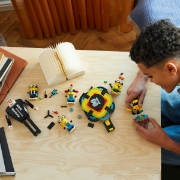 Imagine LEGO DESPICABLE ME4 GRU SI MINIONII DIN CARAMIZI 75582