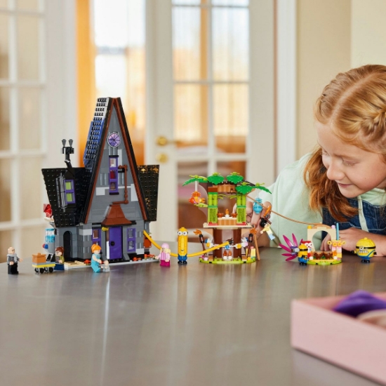 Imagine LEGO Despicable Me4 Reședința de familie a lui Gru și a minionilor 75583