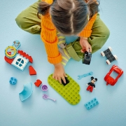 Imagine LEGO DUPLO CLUBUL SI MASINA LUI MICKEY MOUSE 10454