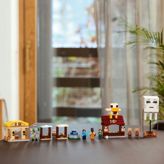 Imagine LEGO Minecraft Atacul baloanelor Ghast asupra satului 21273