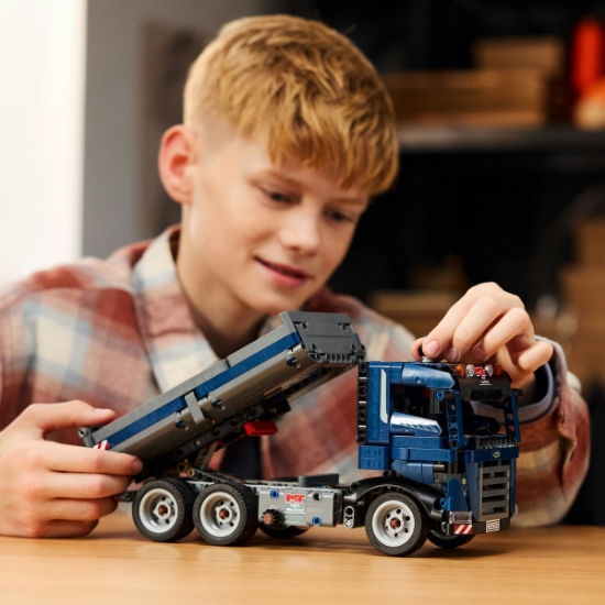 Imagine Lego Technic Camion cu benă basculantă 42203