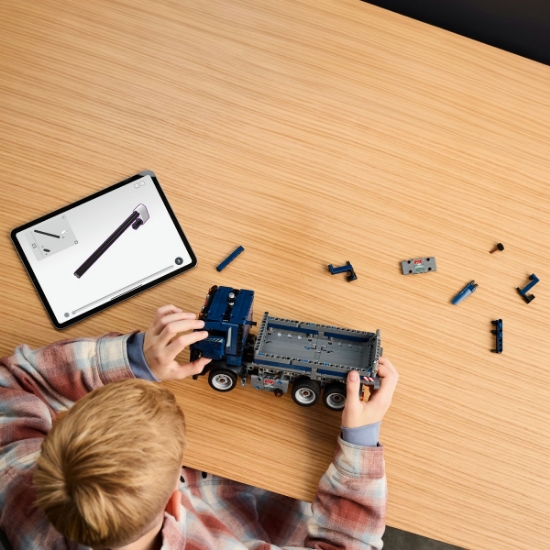 Imagine Lego Technic Camion cu benă basculantă 42203