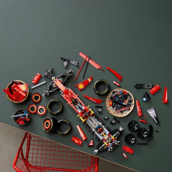 Imagine Lego Technic Mașina F1 Ferrari SF-24 42207