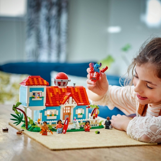 Imagine LEGO Disney Casa de pe plajă a lui Lilo și Stitch 43268