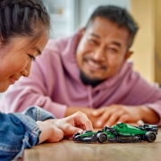 Imagine LEGO SPEED CHAMPIONS MASINA DE CURSE F1 ASTON MARTIN ARMACO AMR24 77245