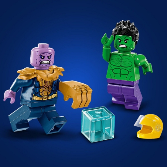 Imagine Lego Super Heroes Hulk în vehicul de teren contra lui Thanos 76312