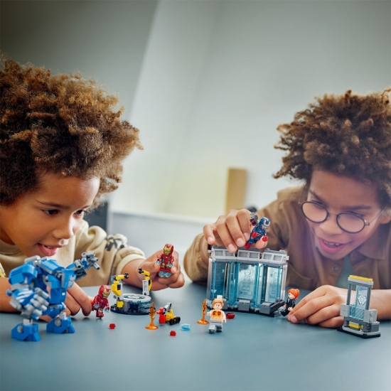 Imagine Lego Super Heroes Laboratorul lui Iron Man Sala armurilor 76315