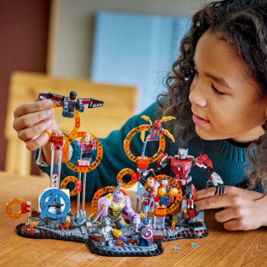 Imagine Lego Super Heroes Răzbunătorii Sfârșitul Jocului Bătălia finală 76323