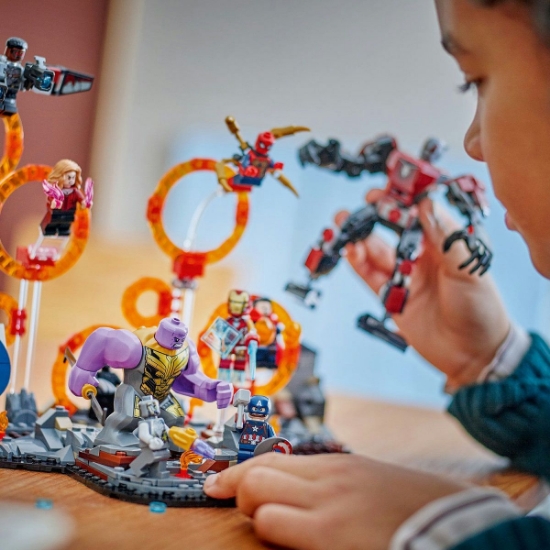 Imagine Lego Super Heroes Răzbunătorii Sfârșitul Jocului Bătălia finală 76323