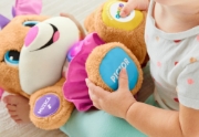 Imagine FISHER PRICE CATELUSA SIS VORBESTE IN LIMBA ROMANA