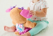 Imagine FISHER PRICE CATELUSA SIS VORBESTE IN LIMBA ROMANA