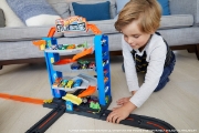 Imagine Hot Wheels Garajul cu cascadorii