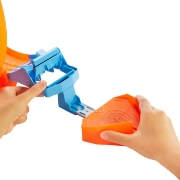 Imagine Hot Wheels circuit rapid cu lansator pentru cascadorii și mașinuță exclusivă