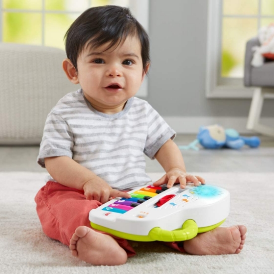 Imagine Fisher Price – Pianul interactiv în limba română