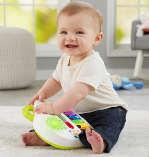 Imagine Fisher Price – Pianul interactiv în limba română