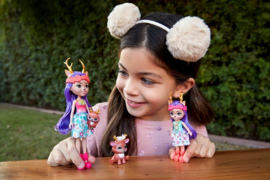 Imagine Enchantimals set păpuși surori și animăluțele lor Danessa Deer și Sprint și Danetta Deer și Fleet
