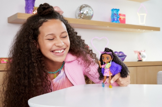 Imagine BARBIE PAPUSA BARBIE EXTRA MINI BRUNETA