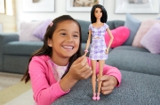Imagine PAPUSA BARBIE FASHIONISTA BRUNETA CU ROCHIE MOV