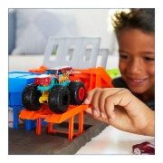 Imagine HOT WHEELS MONSTER TRUCKS SET BLAST STATION 