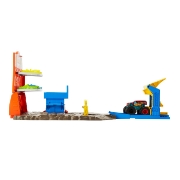 Imagine HOT WHEELS MONSTER TRUCKS SET BLAST STATION 