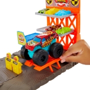 Imagine HOT WHEELS MONSTER TRUCKS SET BLAST STATION 