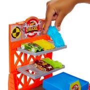 Imagine HOT WHEELS MONSTER TRUCKS SET BLAST STATION 
