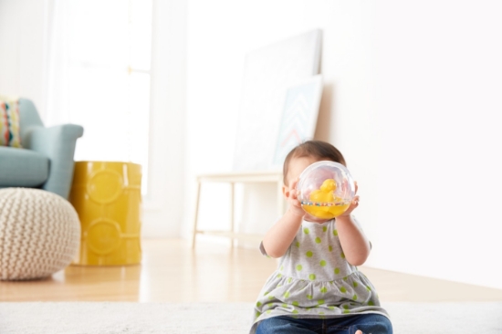 Imagine Fisher Price – Rățușca în minge transparentă