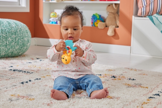 Imagine Fisher Price Jucărie Zornăitoare Vidra – mică, drăgălașă și plină de surprize acvatice!