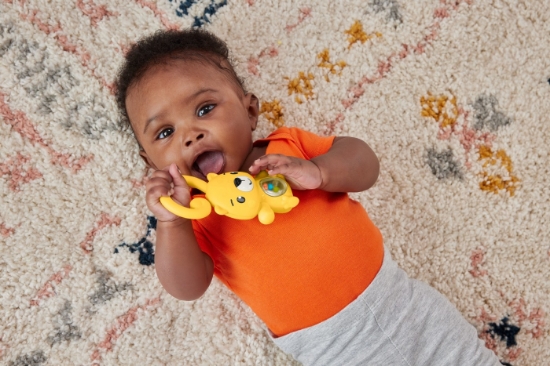 Imagine Fisher Price Jucărie Zornăitoare Leopard – o explozie de culoare și veselie pentru cei mai mici exploratori! 