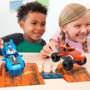 Imagine HOT WHEELS MONSTER TRUCK MEGA SET CONSTRUCTIE CURSA TIGER SHARK CHOMP