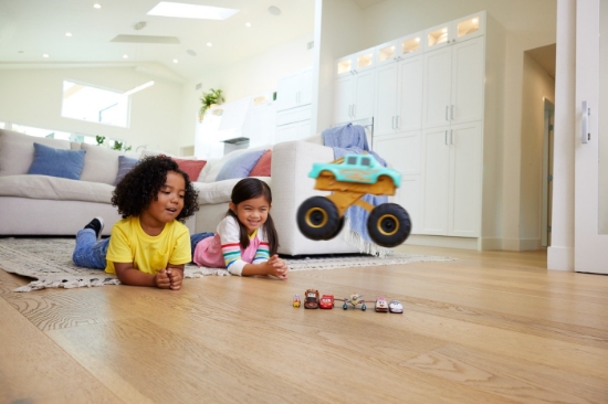 Imagine Cars mașinuța de teren Circus Stunt Ivy – Monster Truck cu sărituri spectaculoase