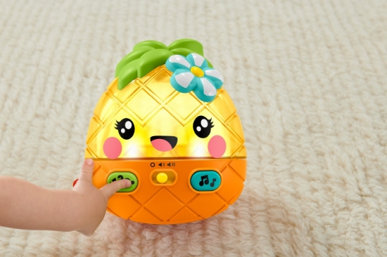 Imagine Fisher Price Ananas cu Sunete și Lumini – prietenul tropical al bebelușului tău! 