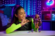 Imagine MONSTER HIGH PAPUSA CLAWDEEN WOLF CU ANIMALUT SI ACCESORII