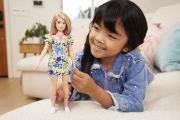Imagine PAPUSA BARBIE FASHIONISTA BLONDA CU SINDROM DOWN