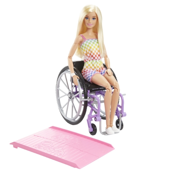 Imagine BARBIE PAPUSA BARBIE BLONDA IN SCAUN CU ROTILE