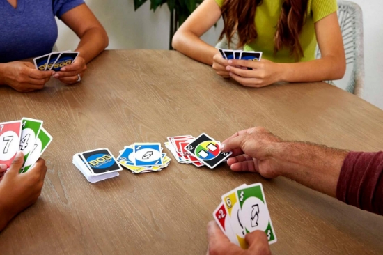 Imagine Uno joc de carti dos refresh