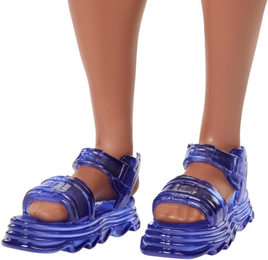 Imagine BARBIE PAPUSA BAIAT FASHIONISTAS CU TRICOU CU DUNGI ALBE SI PORTOCALII SI APARATE AUDITIVE