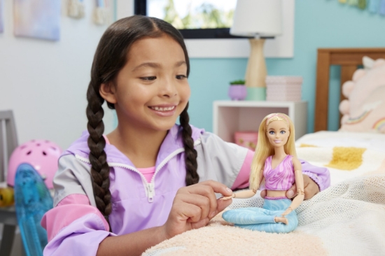 Imagine PAPUSA BARBIE MADE TO MOVE BLONDA CU TOP ROZ