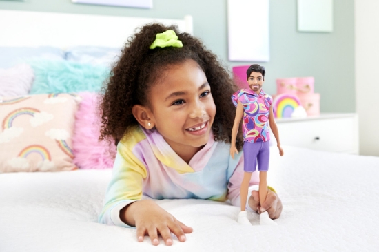 Imagine BARBIE PAPUSA BAIAT FASHIONISTAS BRUNET CU BARBA SI TRICOU CU GLUGA